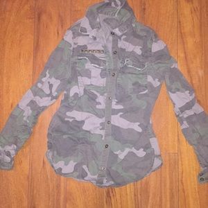 Long sleeve green camo button down shirt